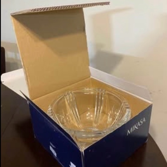 New in box Mikasa Boulevard Crystal Bowl - 10.25\